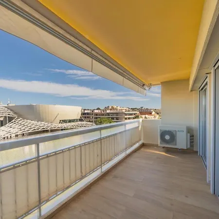 Apartmán Pinede Sea View Lux *